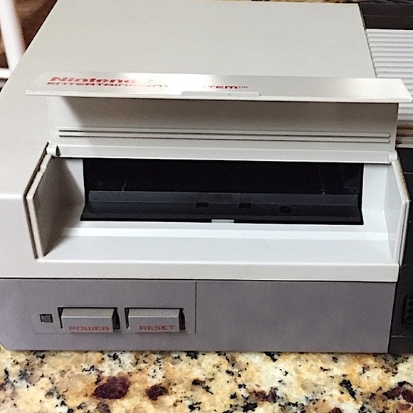 Original 1985 NES Nintendo Console With Games and Accessories All Included! - Picture 4 of 10